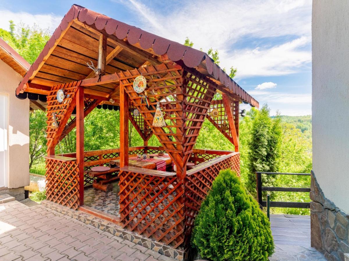 Casuta Cu Trandafiri Hotel Slănic Exterior photo